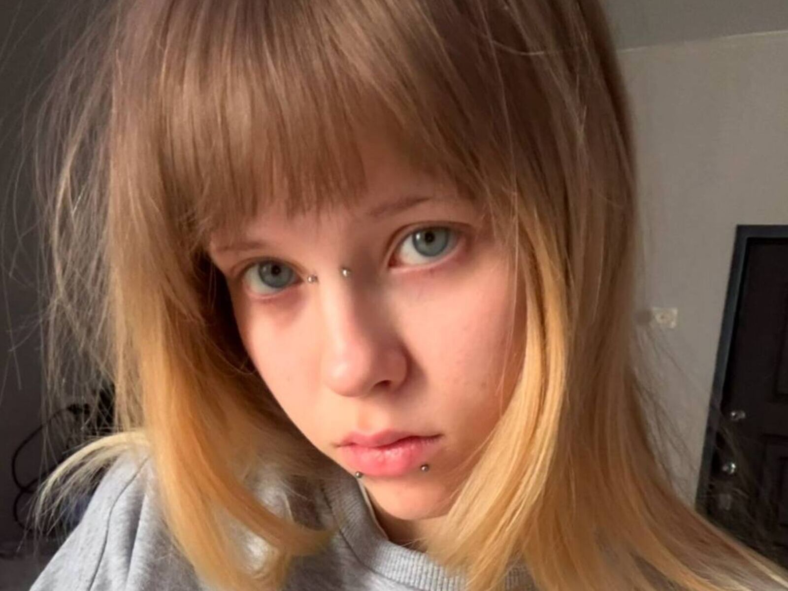 Live cam for OpheliaWrenny