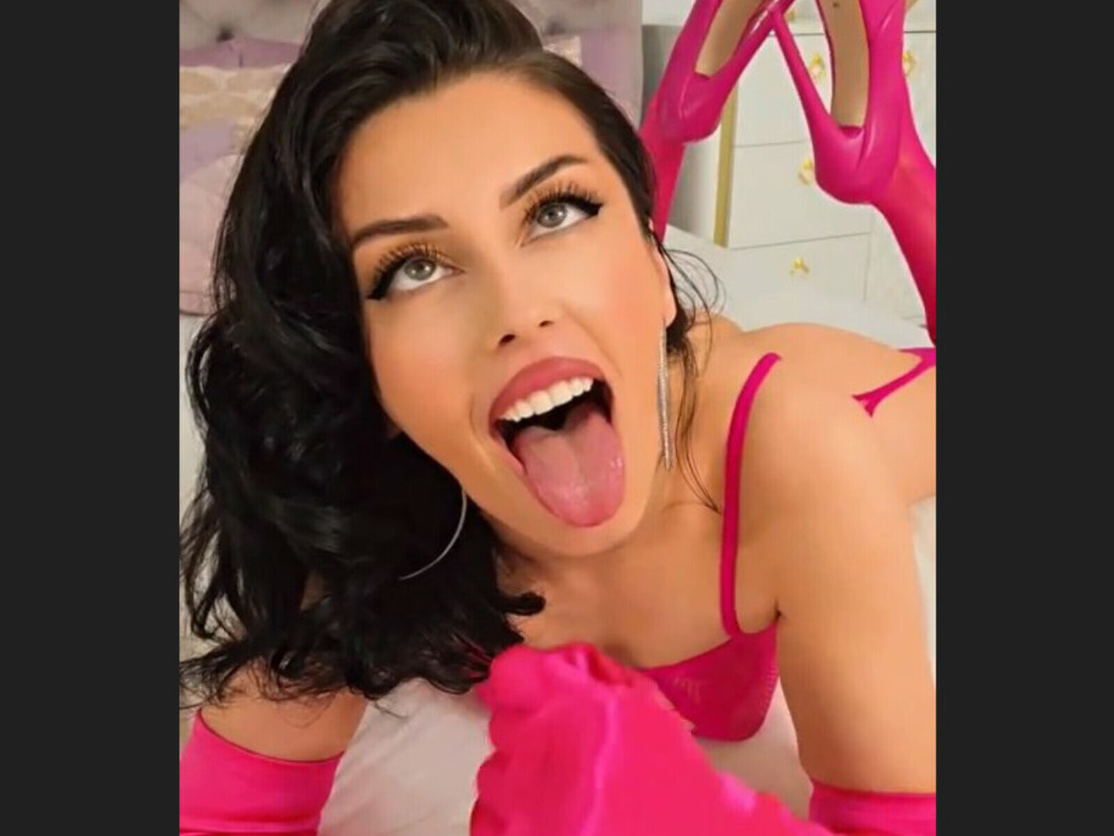 Live cam for KarinAss