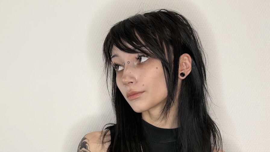 Watch IzettaBishel live on Free Erotic Fantasy