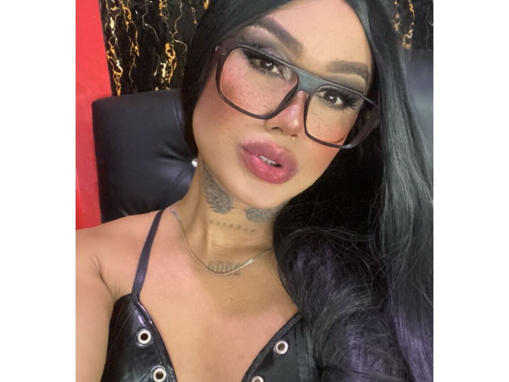 DanikaSaenz trans cam profile