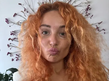 Chat with Emelyi