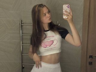 BeliaAlvino age 18