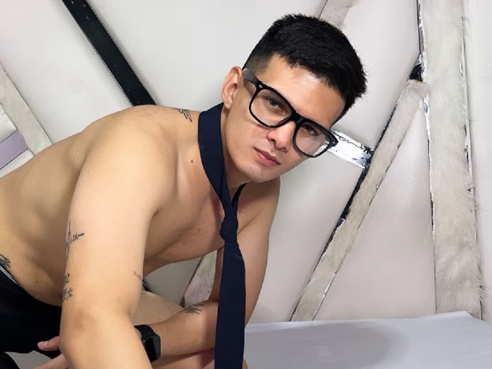 Live cam for RonaldMarin