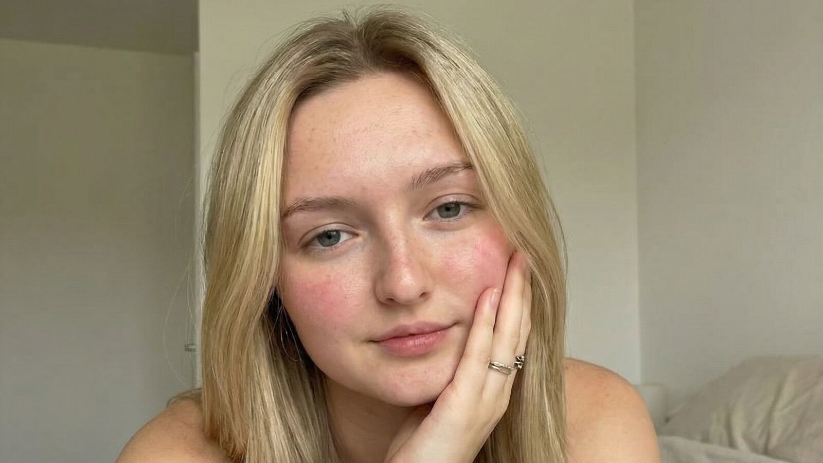 SophiaHoneydew erotic portrait