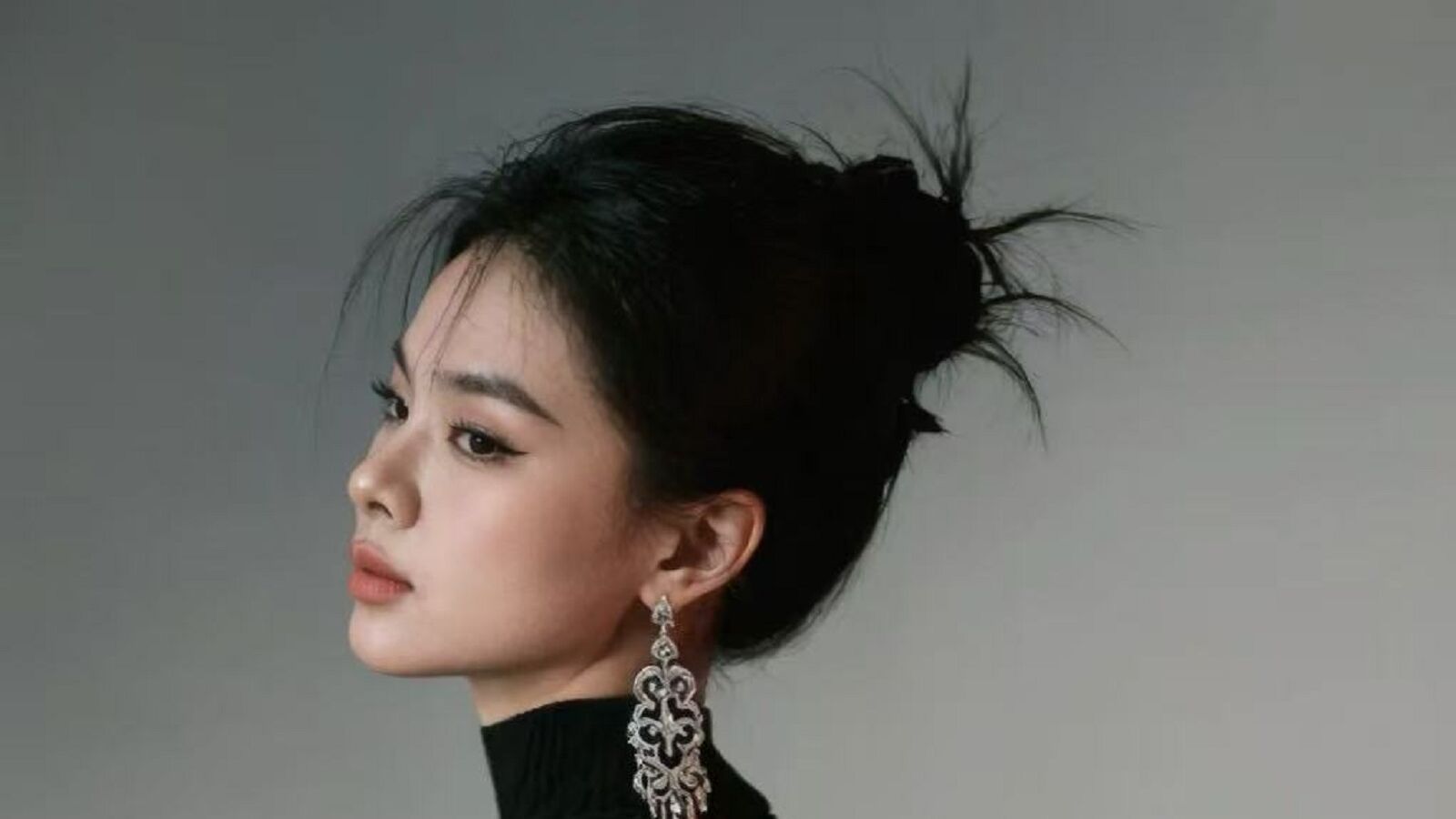 SuYi erotic portrait