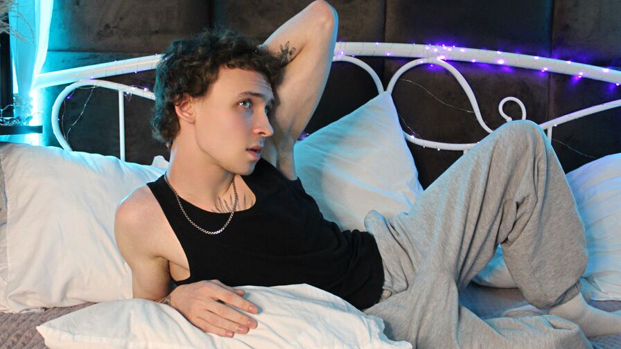 Watch JacobDavidsons live on Cam Plug