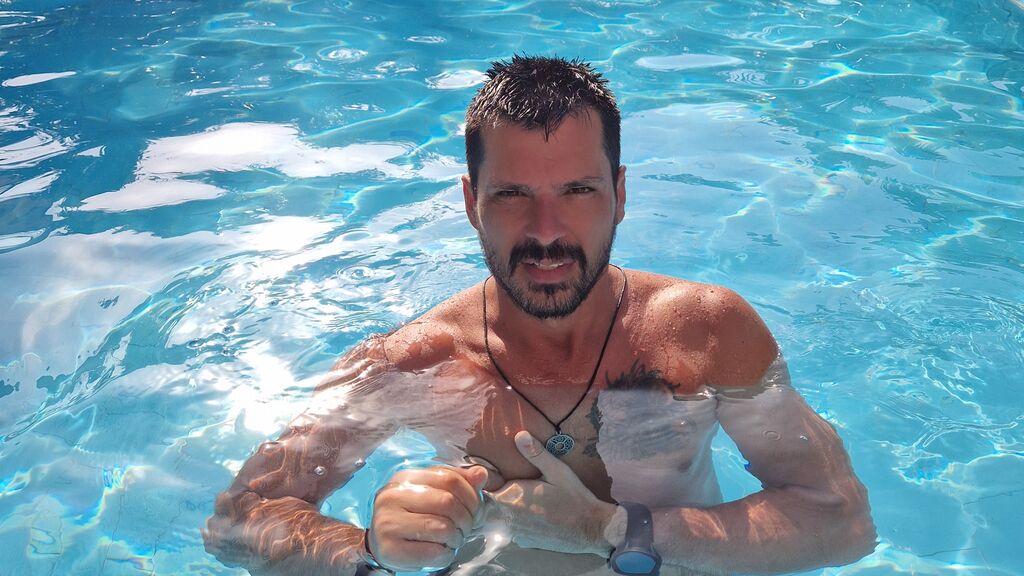ChrisTopson live cam model at LiveJasmin
