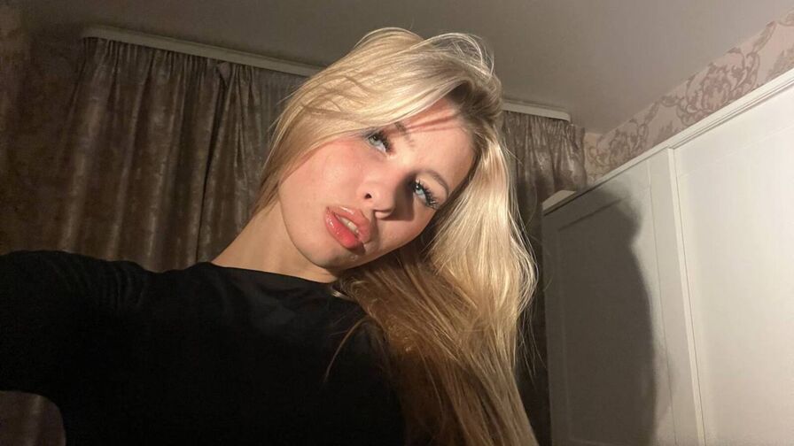 Watch RowanBellamy live on Amateur Porn