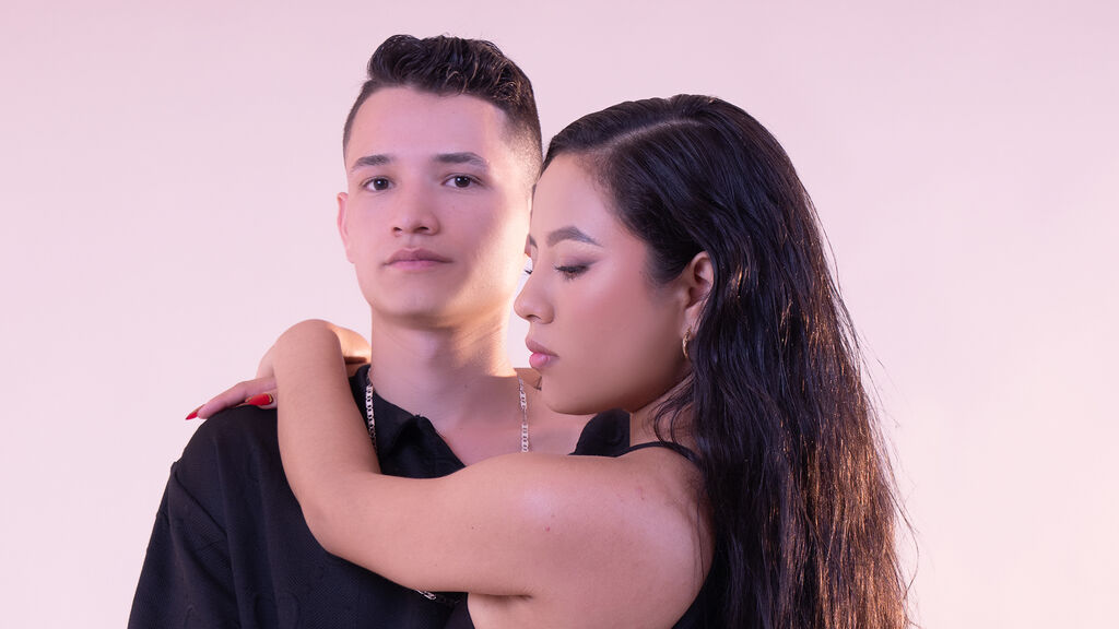 IsabellaAndMaxi cover