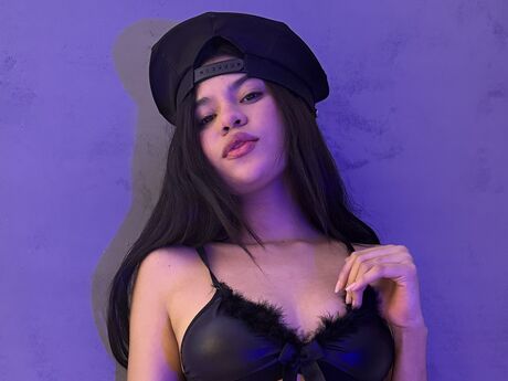 Chat with EmmaJhones