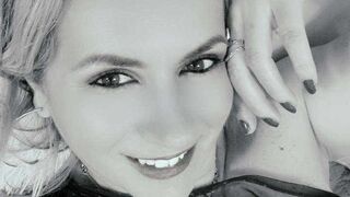 Free Nude MayraWhite