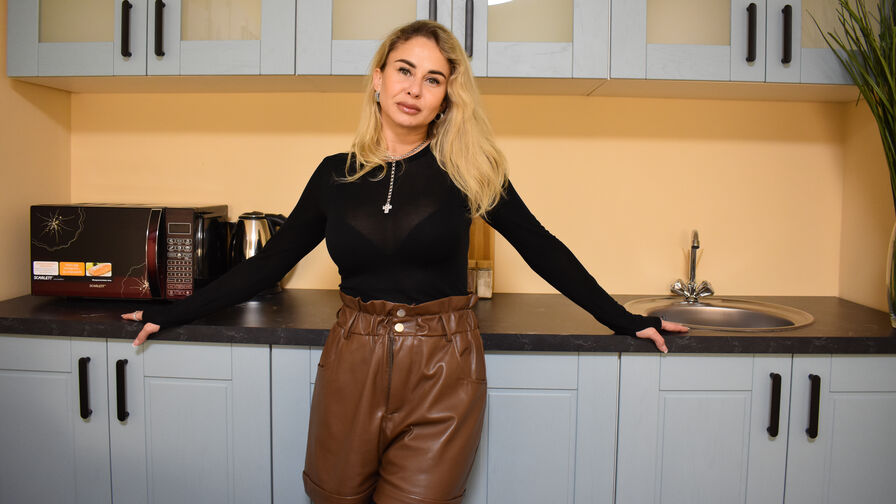 Watch TiffanyYolanda live on Amateur Porn