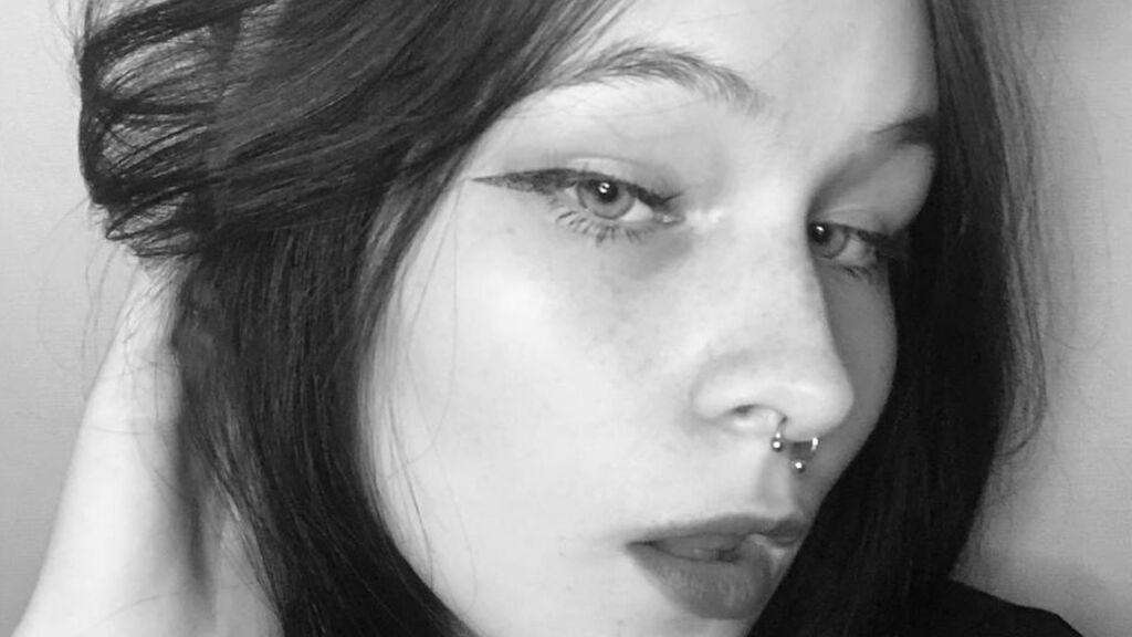 SarinaToller live cam model at LiveJasmin