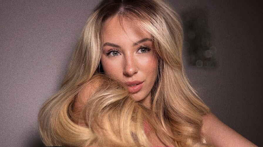 Live HD Nude Chat with LeylaBlanc