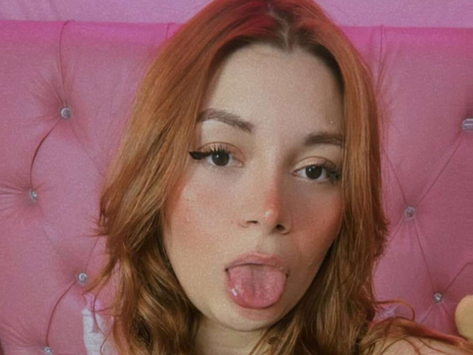 Live cam for MadissonBlake