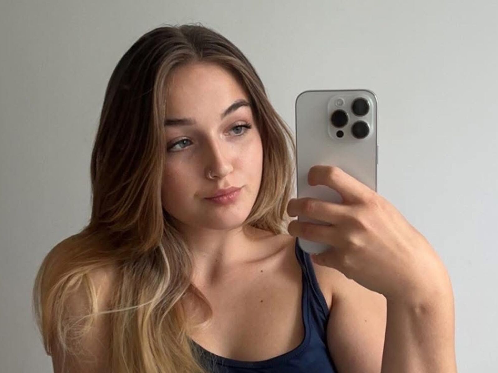 Live cam for AnneWilsonn