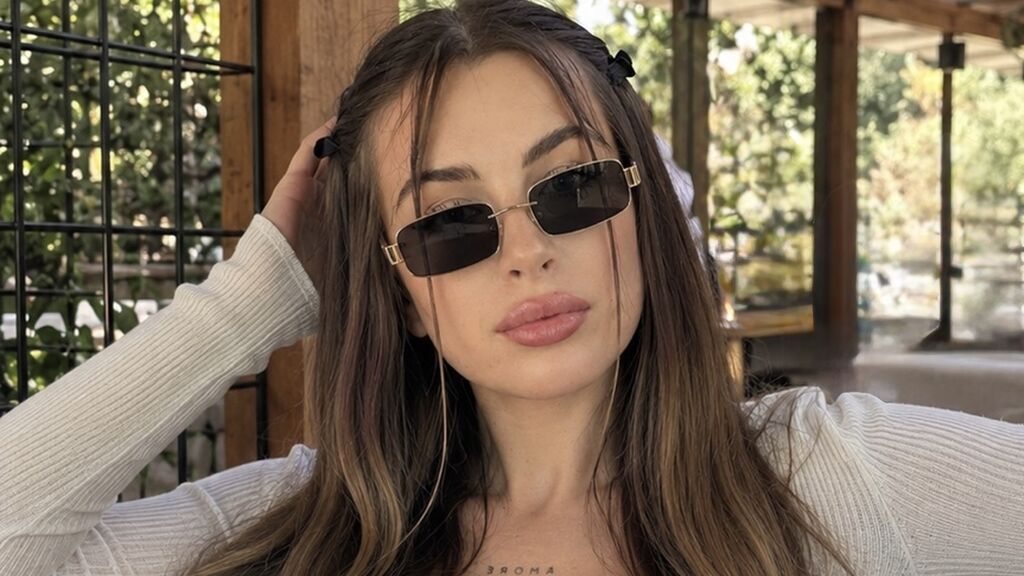 DariiaBella cover