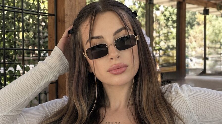 Watch DariiaBella live on DMS List