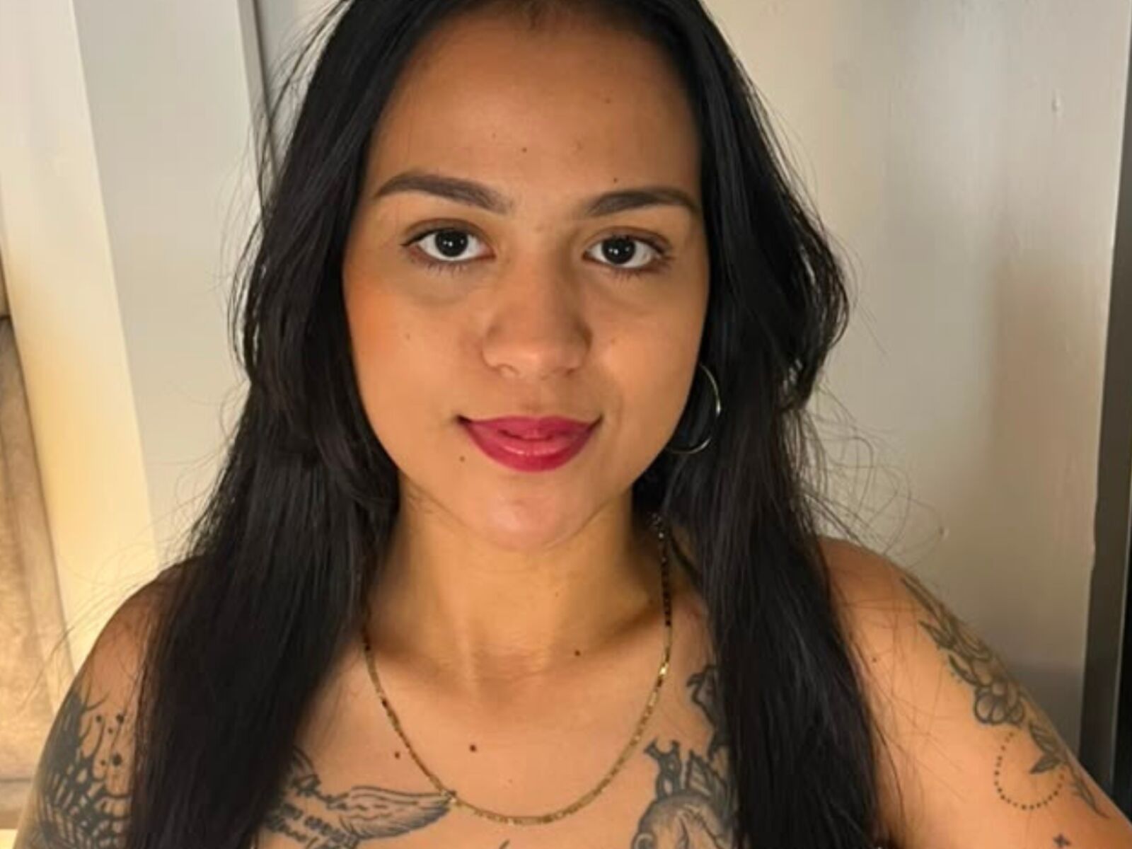 Live cam for IsabellaCrown