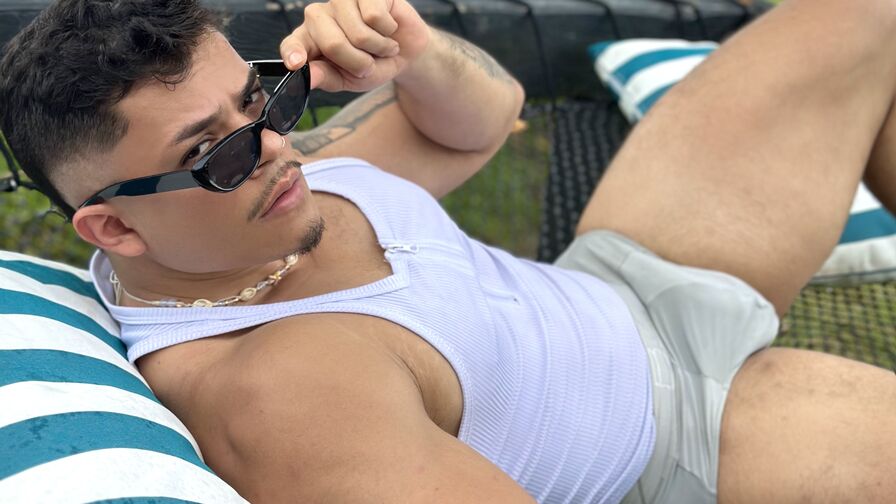 Live Sex Chat with CamiloBlack