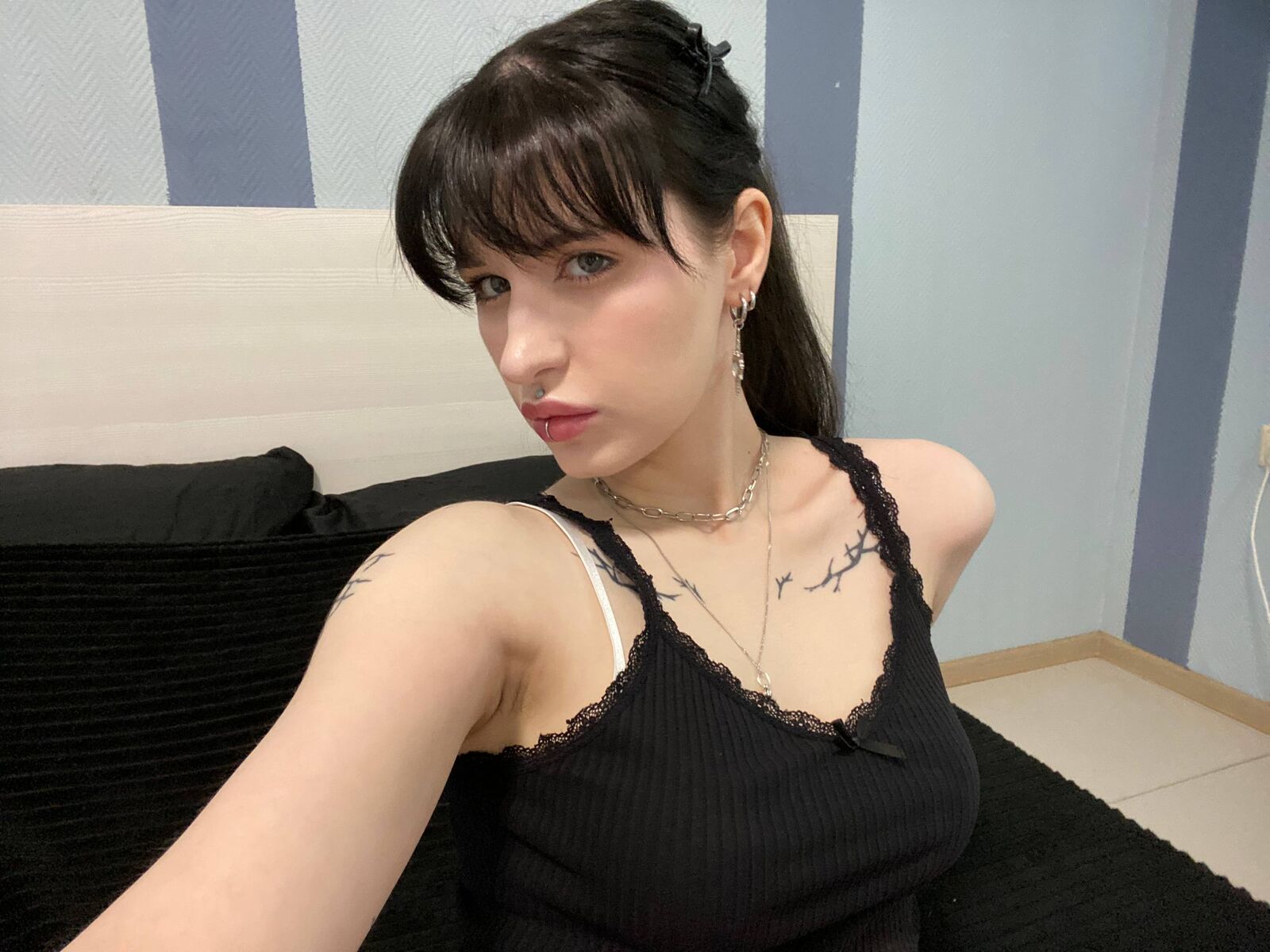 Live cam for MimiPaige