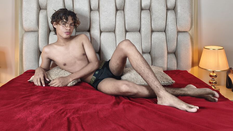 Watch ArnoldDiaz live on Thewebcamzone