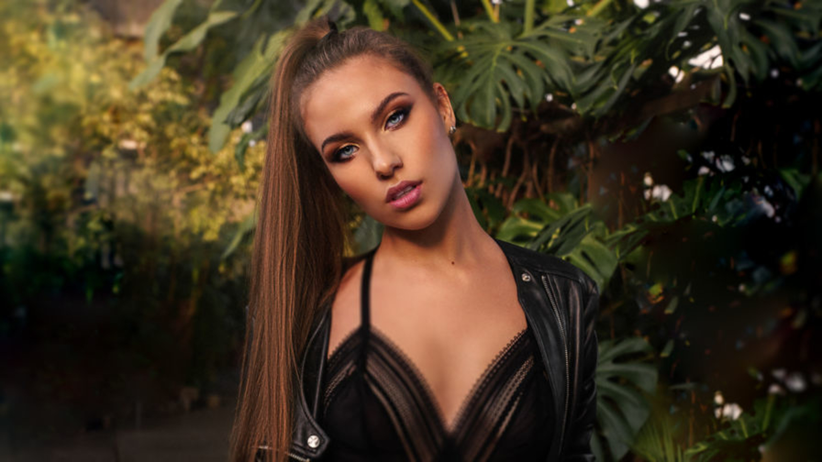 DelanaGrace erotic portrait