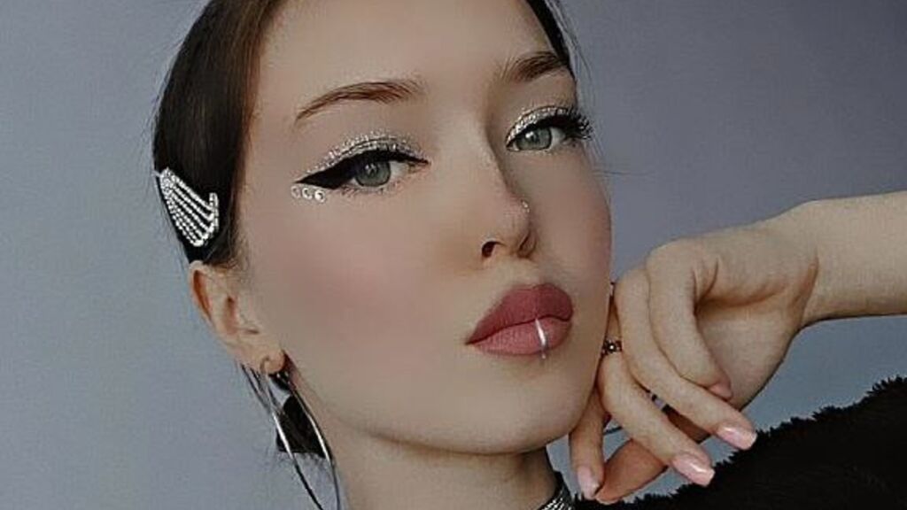  online at GirlsOfJasmin