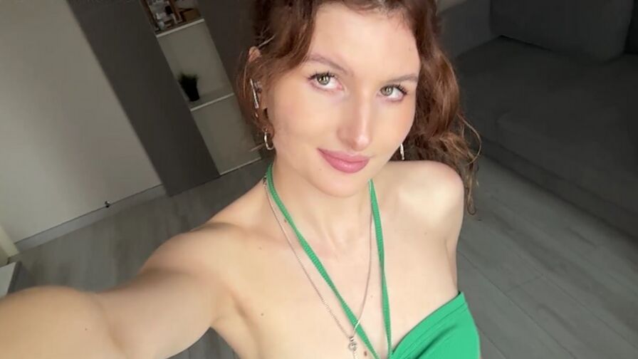Watch KarmenZeinert live on Amateur Porn