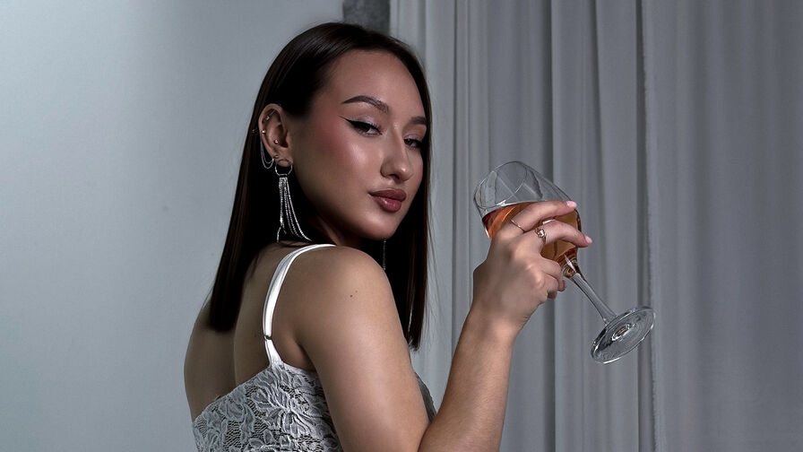 Watch MandyEllar live on Useporn
