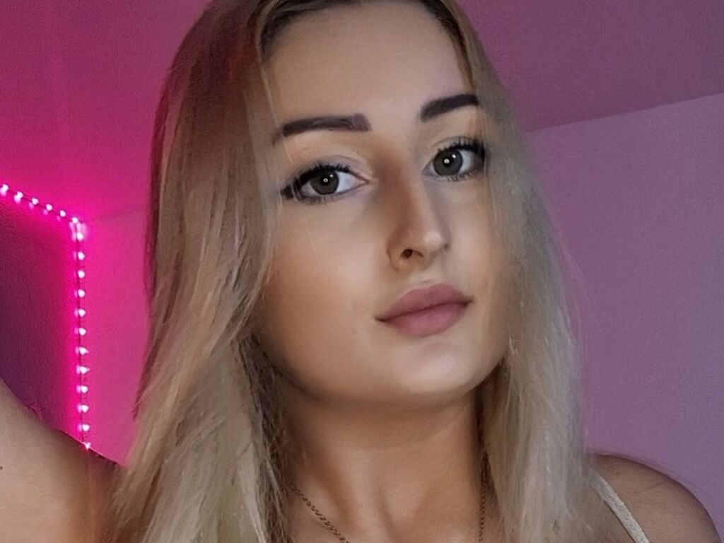 SaraSamson live streaming girl cam
