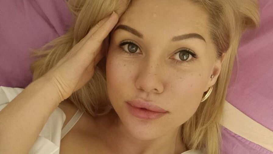 Live Sex Chat with LindsiLuvviv