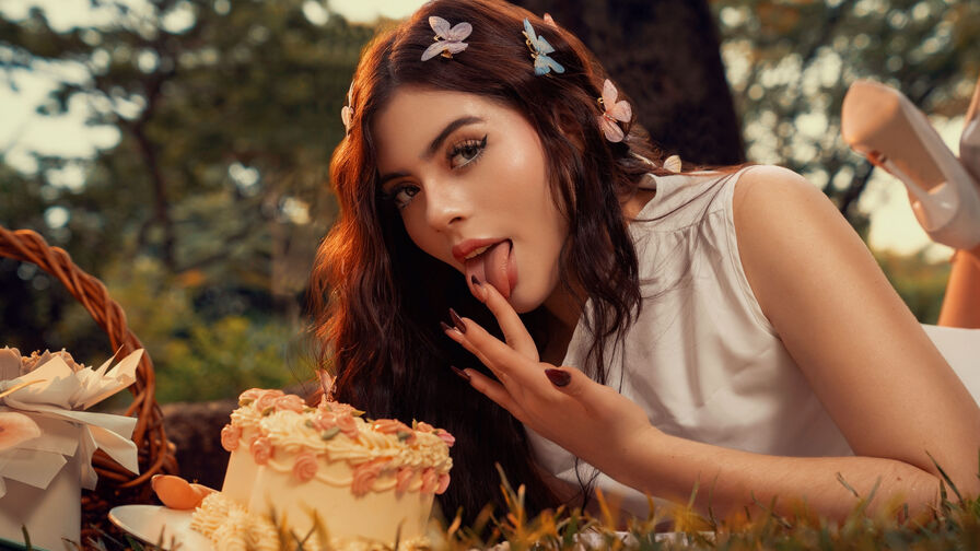 Watch RachelRouge live on Amateur Porn