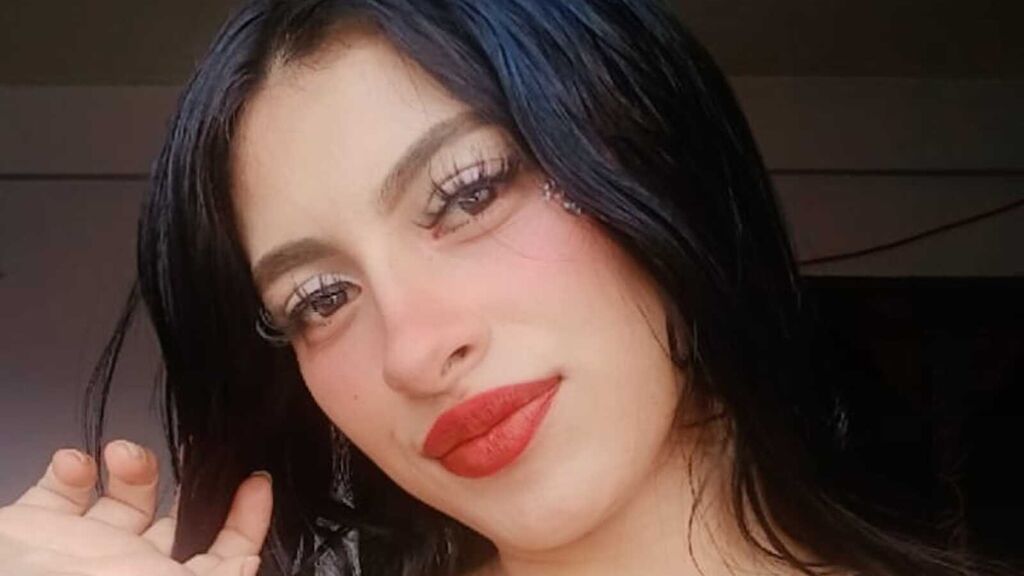 AvelineLaurent live cam model at LiveJasmin