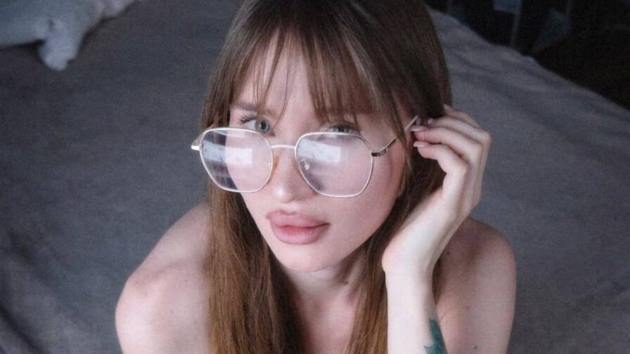 Watch LauraCherry on NudiesOnlineCam.com