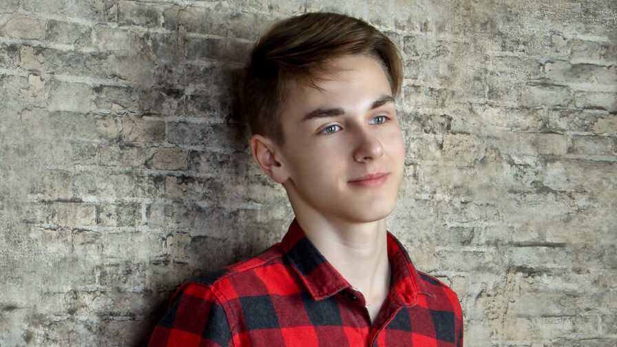 Watch DmitriyChernov live on Amateur Blogger🎉