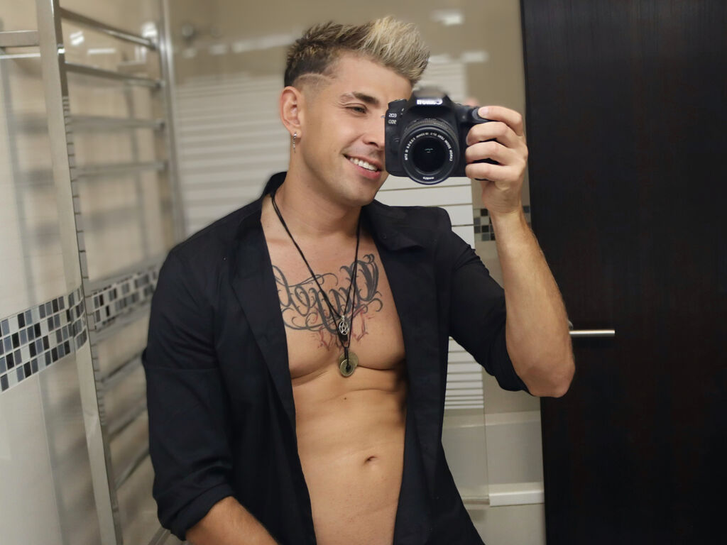 AngelMario's live cam