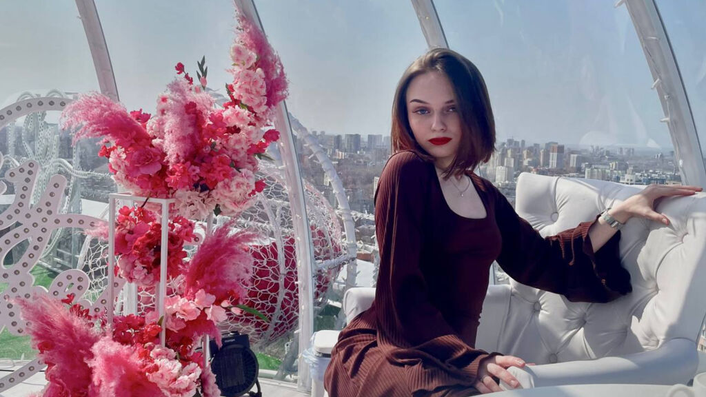 Watch hot flirt model TheaBurby from LiveJasmin at GirlsOfJasmin