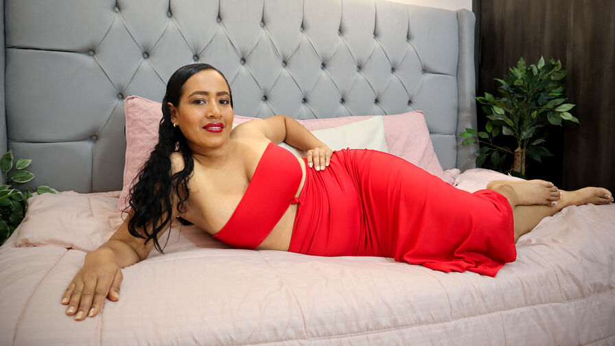 AmaraMina's live cam