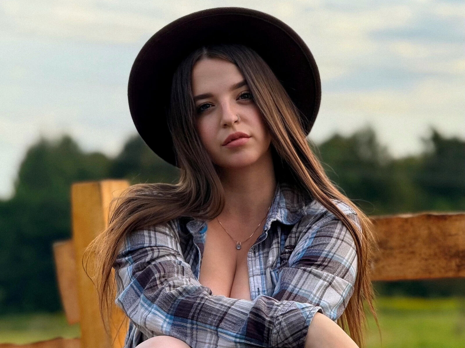 Live cam for ElizabethBront