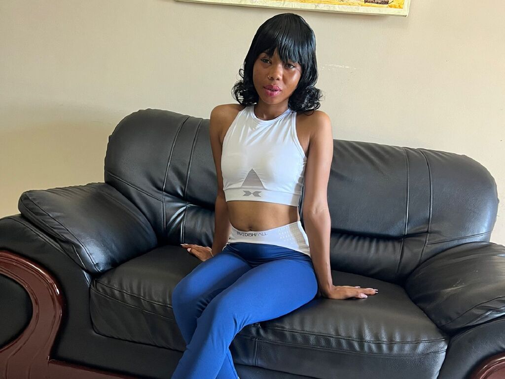 KamariaHeat Nude