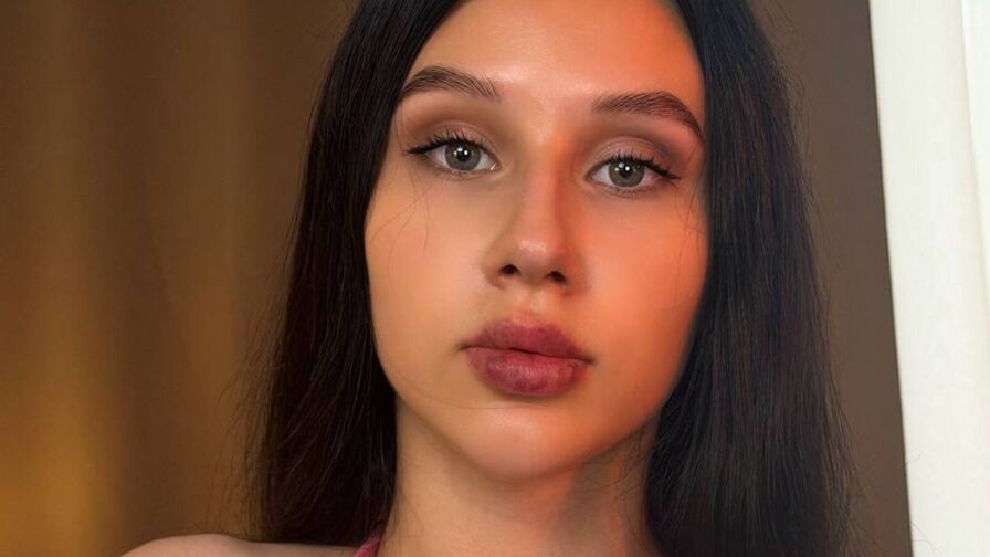 Watch GiaDarling live on DMS List