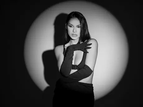 Chat with MaylaCherinne