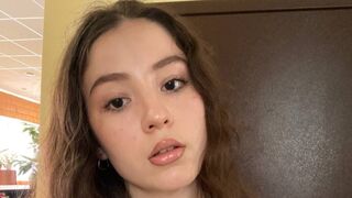 JulyLarain similar cam performer photo