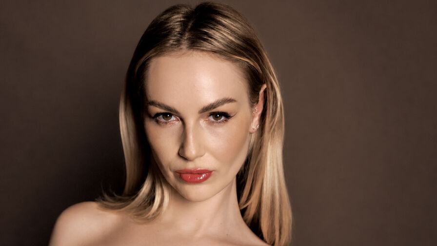 Watch LiaNowak live on Amateur Porn