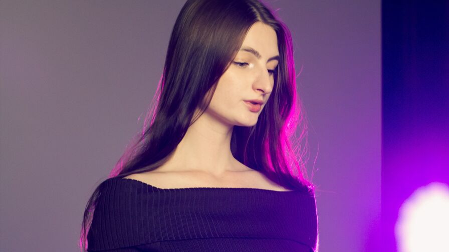 Discover DaniaHollf VIP show