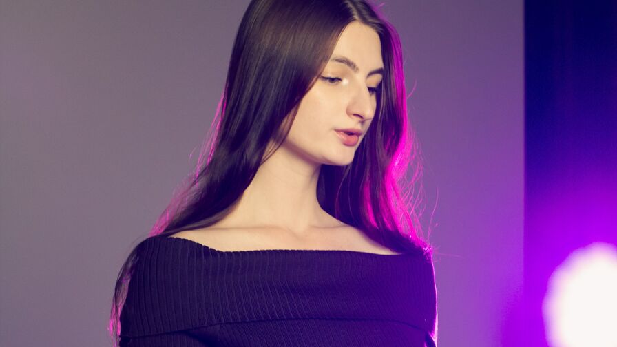 DaniaHollf – Female | She Tabe