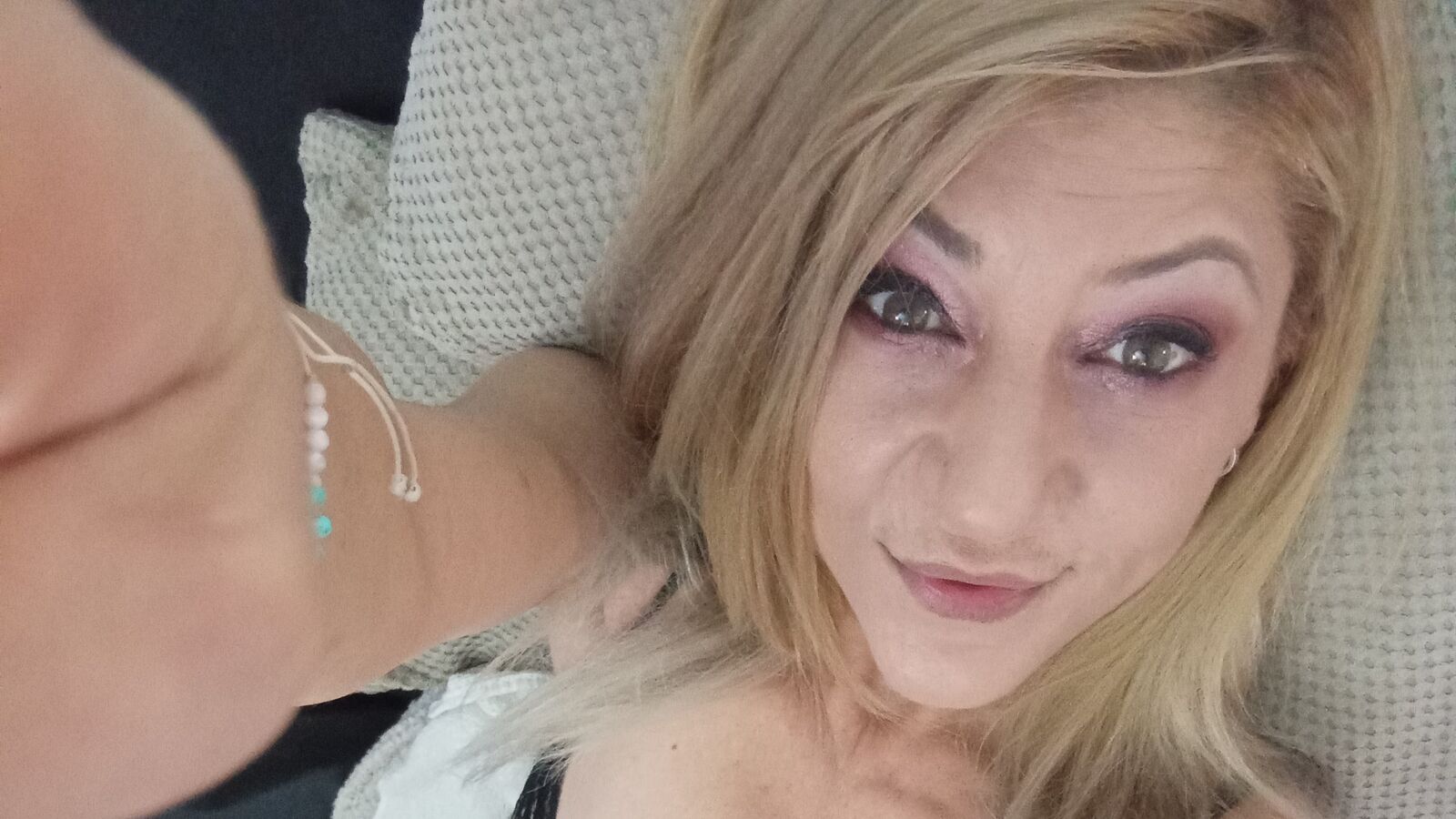 NohaLuna erotic portrait