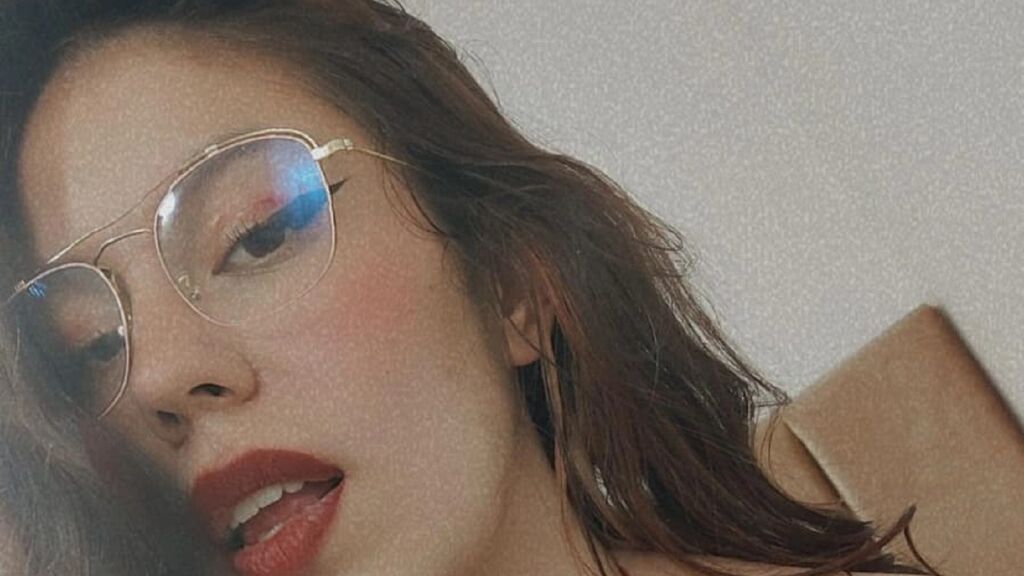  online at GirlsOfJasmin