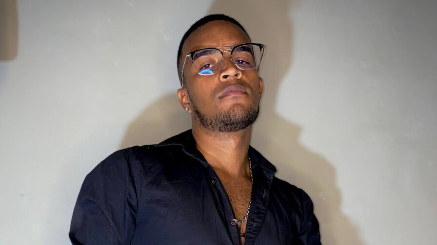 Watch SantiagoAguiar live on Cam Plug